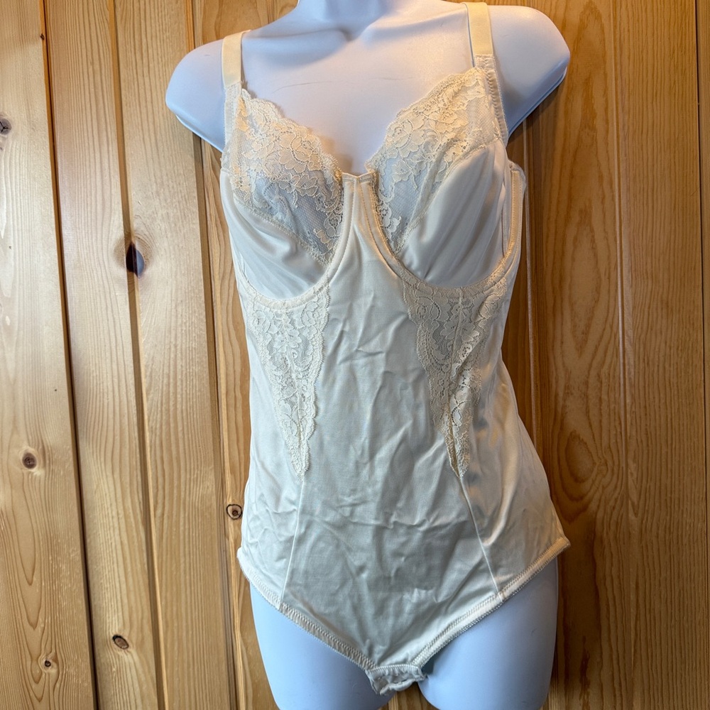 MAIDENFORM UNDERWIRE TEDDY 38D